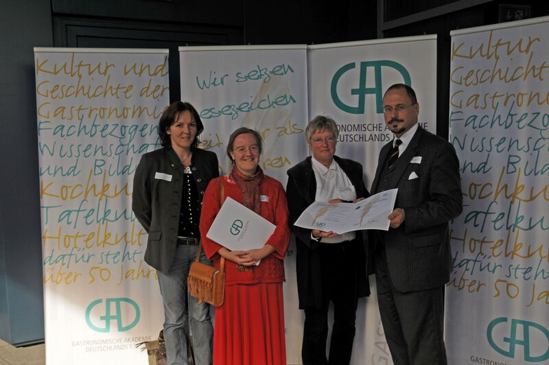 (Foto: GAD-Preisverleihung: v. l.: Lektorin Irmtraud Weishaupt-Orthofer, Übersetzerin Christina Brock, GAD-Juryvorsitzende Ruth Ulrich, Verlagsleiter Wolfgang Dvorak-Stocker / Leopold Stocker Verlag, Graz)